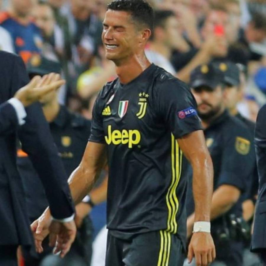 FOTOS: Cristiano Ronaldo se marcha del campo expulsado y llorando