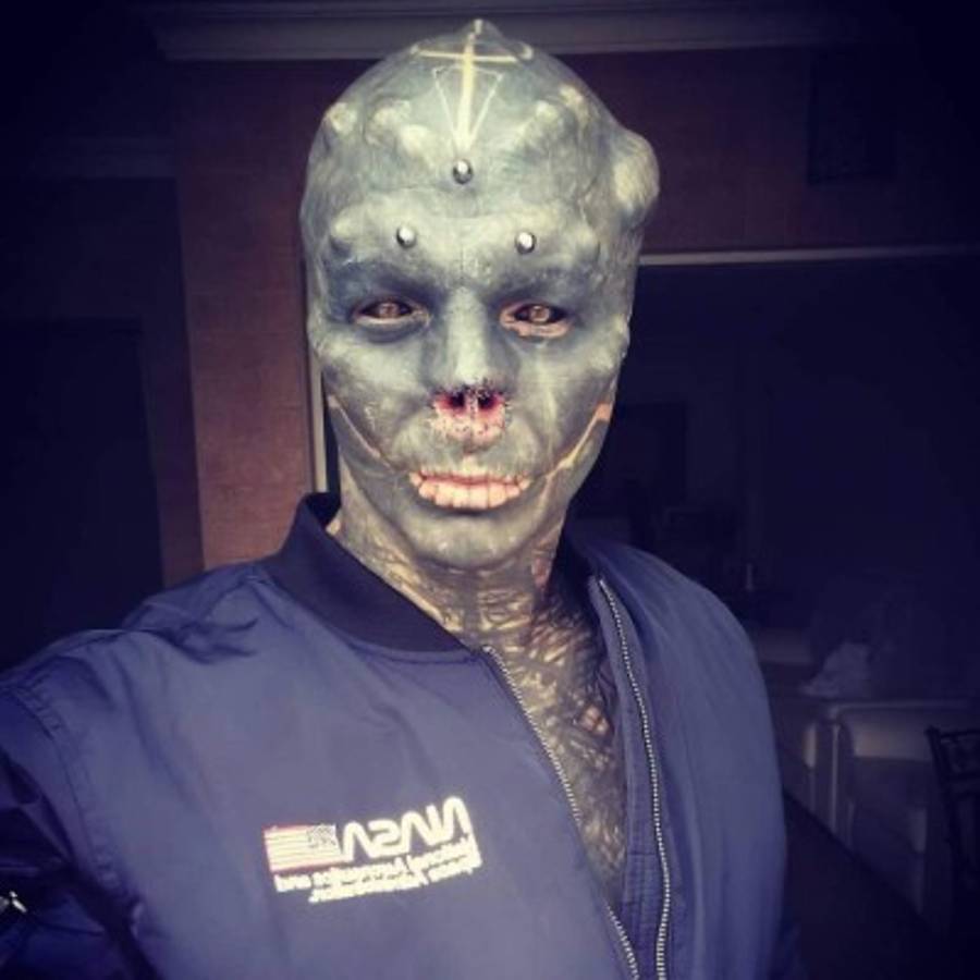 La impactante y aterradora transformación física de un fisiculturista que desea ser un ''extraterrestre negro''