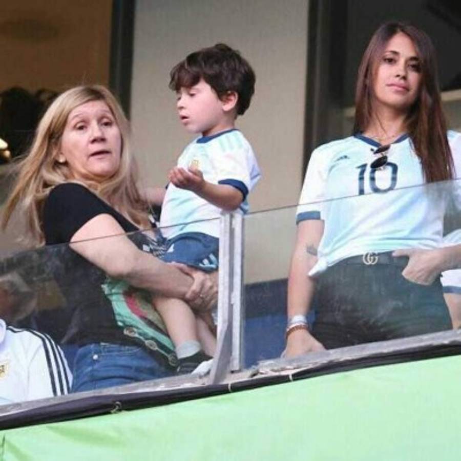 NO SE VIO EN TV: La visita de Antonella, la misteriosa novia en las gradas y la solicitud de niño a Messi
