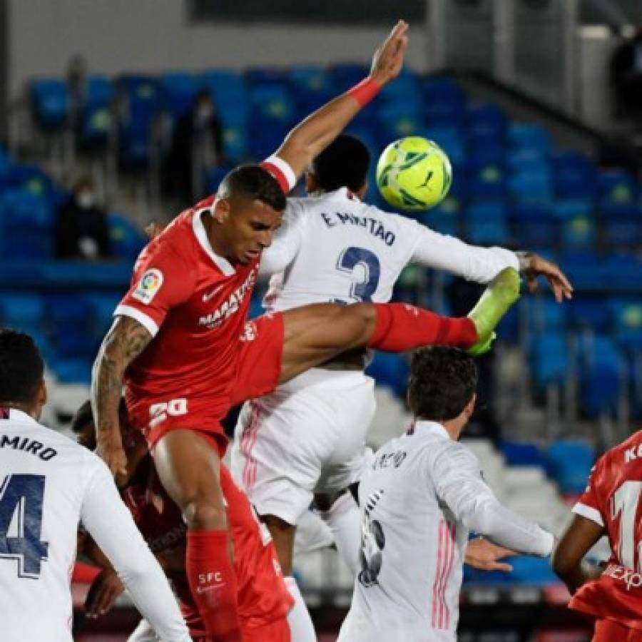 Fotos: Zidane fue a buscar al árbitro y los polémicos penales en el Real Madrid-Sevilla