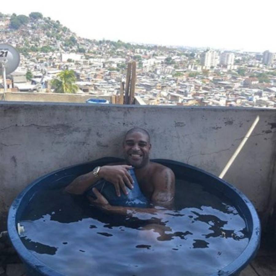 Entre favelas y lujos: La nueva vida de Adriano, el emperador que estuvo en la ruina