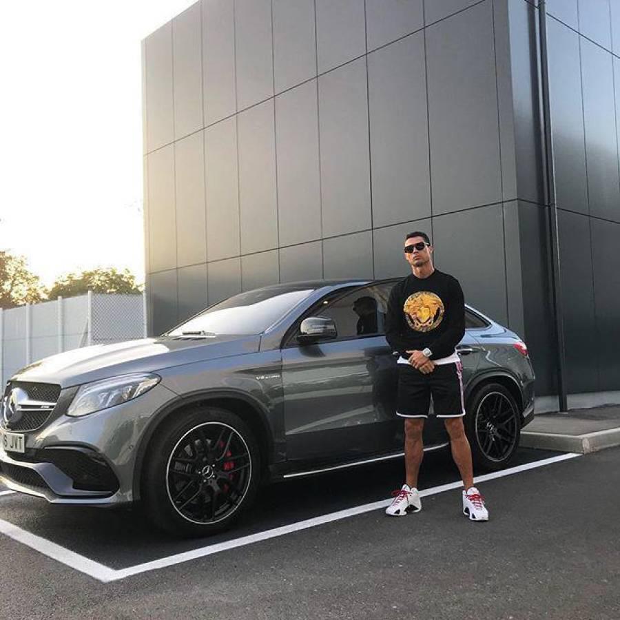 ¡Georgina le regaló una joya más! Asciende la impresionante colección de carros de Cristiano Ronaldo: un garaje galáctico