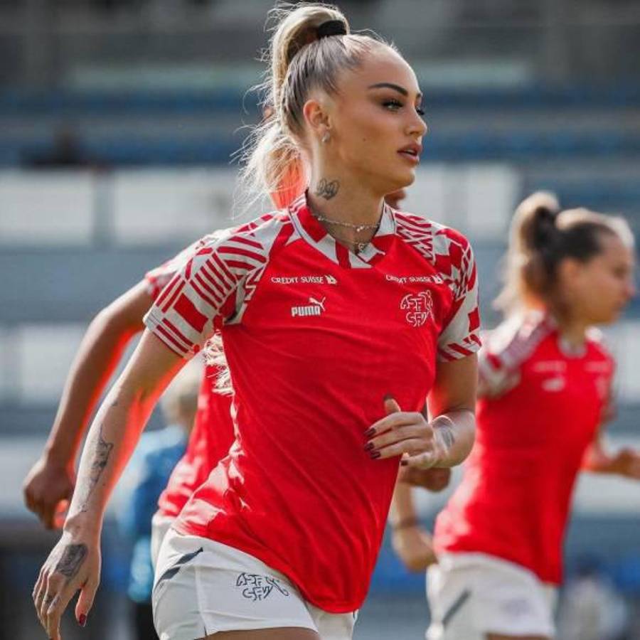 Insólito: Jugador que disputa la Copa América va a cambiar de club y pide que fichen también a su novia futbolista