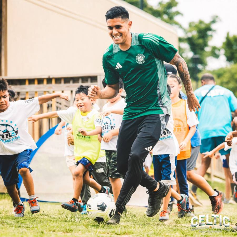 El hondureño Luis Palma visita la Casa Blanca y desata la locura de niños en la gira del Celtic en Estados Unidos