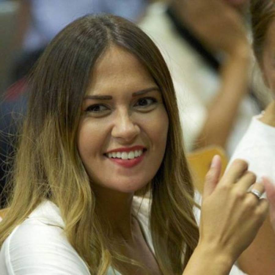 Las infartantes novias y esposas de 'El Clásico' Barcelona - Real Madrid