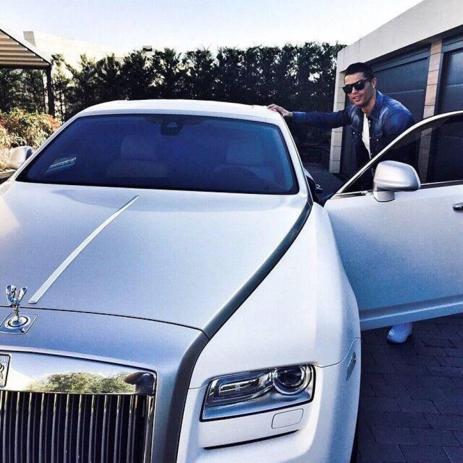 ¡Georgina le regaló una joya más! Asciende la impresionante colección de carros de Cristiano Ronaldo: un garaje galáctico