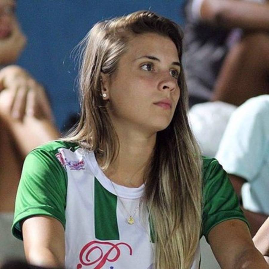 Djenifer Becker, la futbolista perfecta, es una muñeca y brillante en la cancha