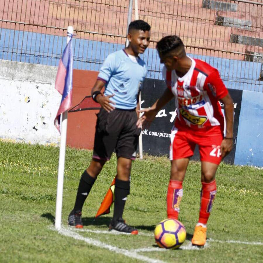 El motivo especial por el que Luis Palma eligió el dorsal “50” en el Olympiacos; el hondureño tiene claro de dónde viene