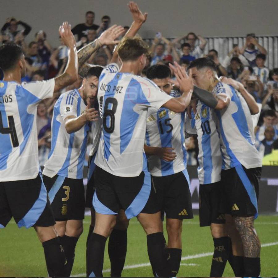 El famoso streamer que logró su foto con Messi y el chico de 20 años que debutó con Argentina y sorprendió a Leo ante Bolivia