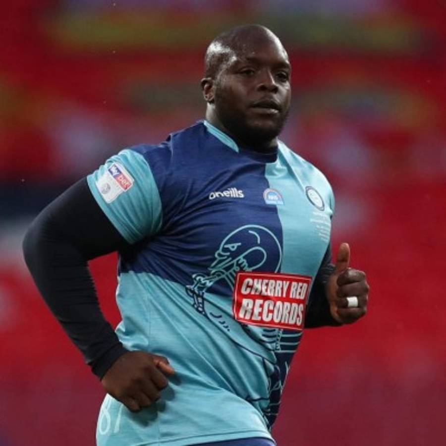 Akinfenwa, el futbolista más fuerte del mundo, quiere pelear en la WWE: ''Solo puede haber una bestia''