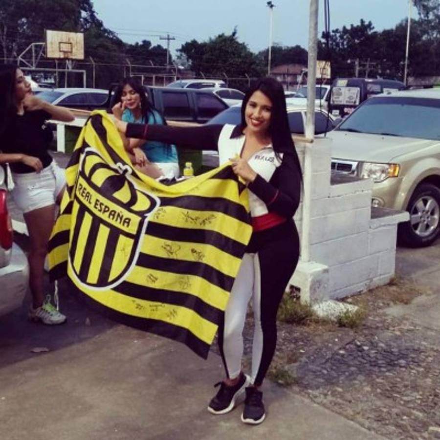 Jasmine Ortiz, la bella aficionada del Real España que levanta suspiros en los estadios