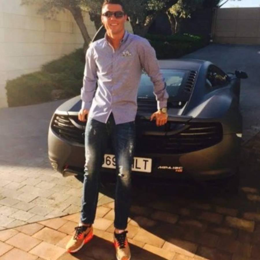 La impresionante colección de autos de CR7 y su nuevo capricho ¡un Bugatti de 8 millones de dólares!