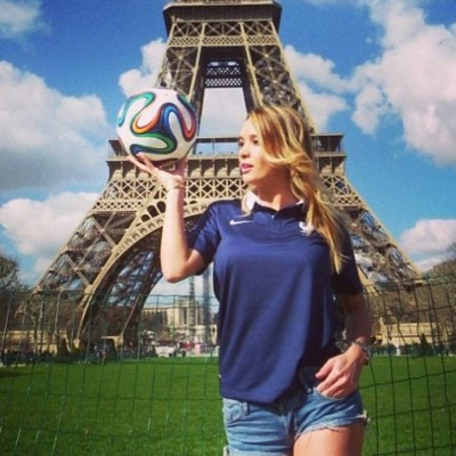 Virginie Caprice y su manera más sexy de dar los pronósticos en la Eurocopa 2016