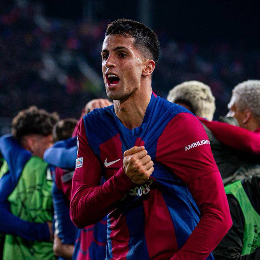 La eufórica celebración del Barcelona y Xavi por volver a cuartos de la Champions y el corte que sufrió Ronald Araújo