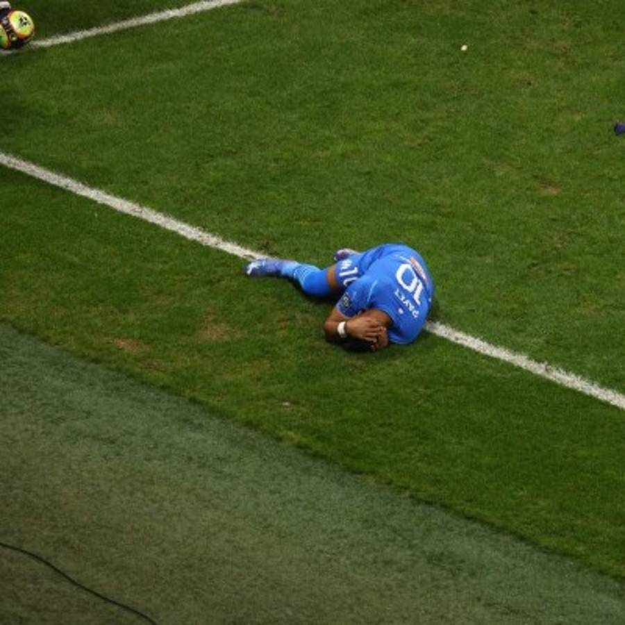 Fotos: Así fue la agresión que sufrió Payet en la Liga de Francia; ¡botellazo en la cabeza!