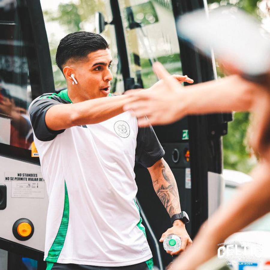 Luis Palma es sorprendido por hondureños en el duelo entre Celtic vs DC United en Estados Unidos