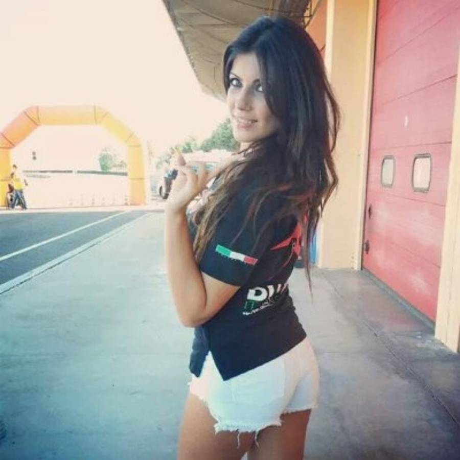 Galería: Modelo italiana promete desnudarse si el Cagliari de David Suazo asciende