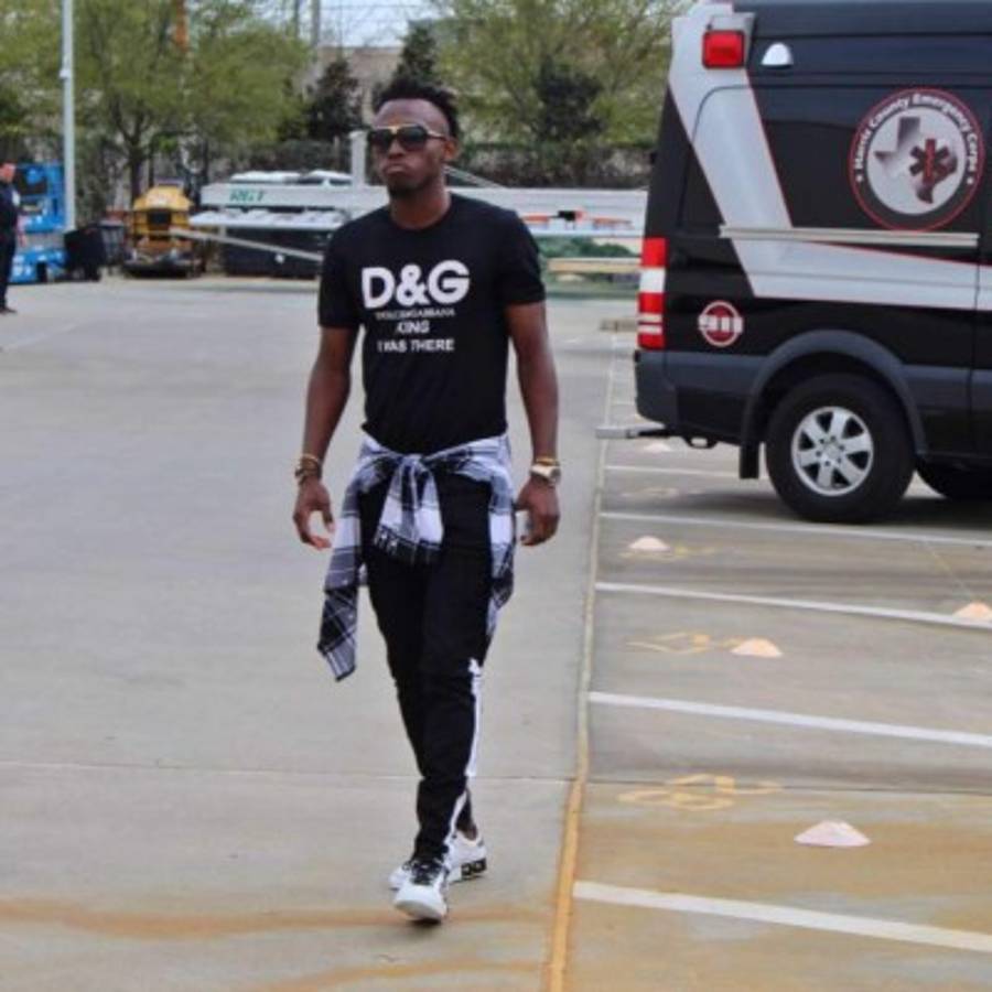 ¡Opulencia! Los looks de Alberth Elis cuando llega al estadio de Dynamo
