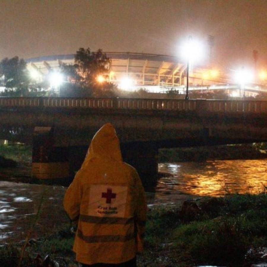 Impactantes fotos: El río Choluteca se desbordó anoche en Tegucigalpa tras el paso de Iota