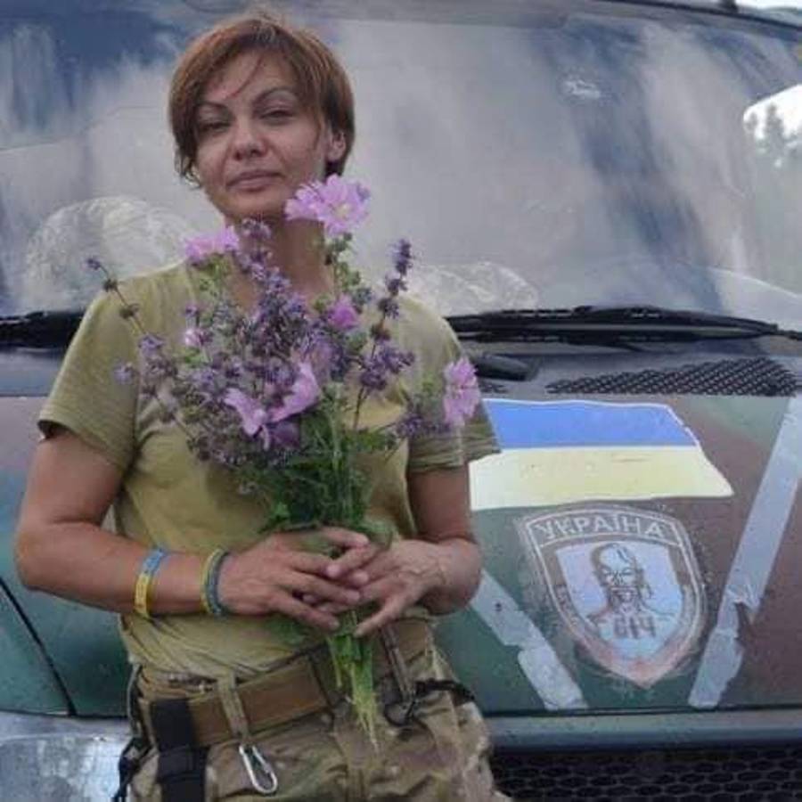 Escritora y madre: así murió la primera mujer soldado junto a su pareja en Ucrania tras los ataques de Rusia en Kiev