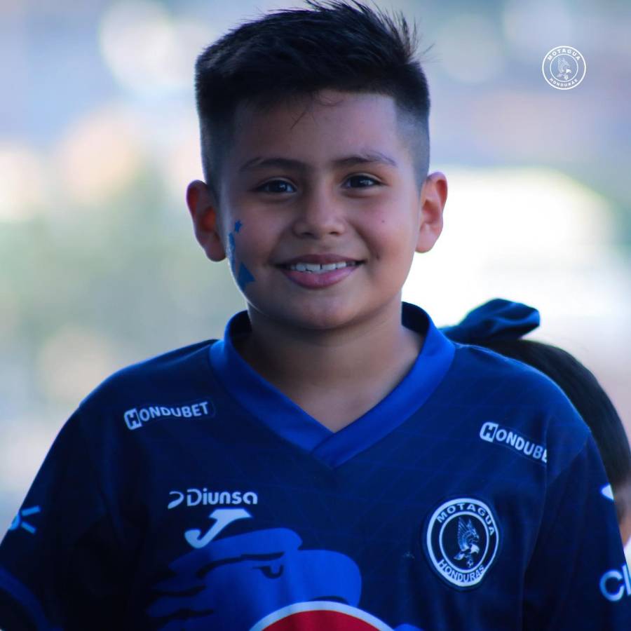 ¿Qué chicas llamaron la atención en el Motagua vs Águila? Un olimpista se presentó al juego de la Copa Centroamericana