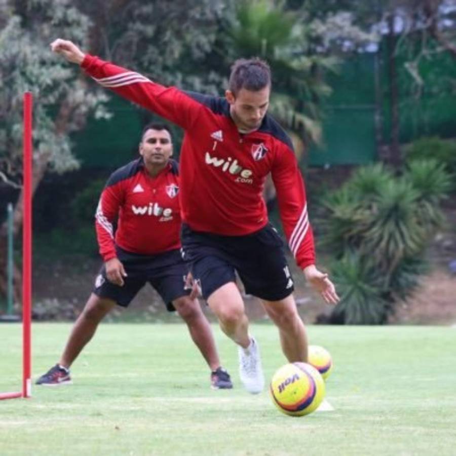 Los grandes futbolistas con los que jugará Cristian Cálix en el Atlas