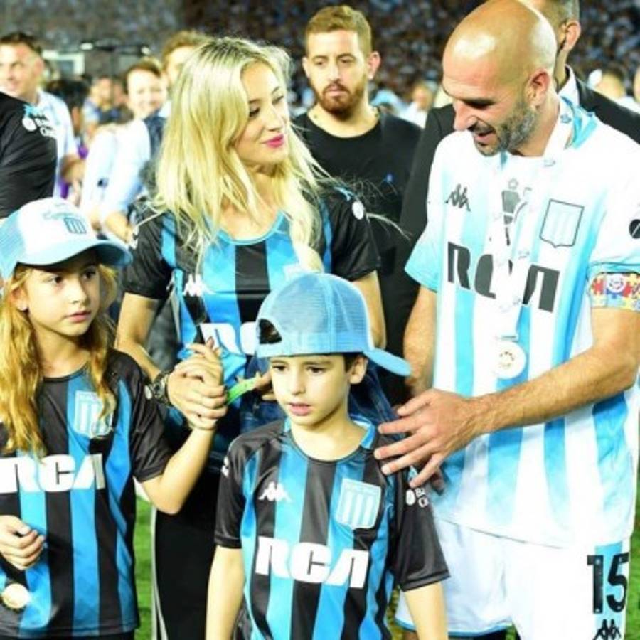 ¡De no creer! En plena celebración de Racing, hija del presidente baja, besa a jugador y oficializa noviazgo