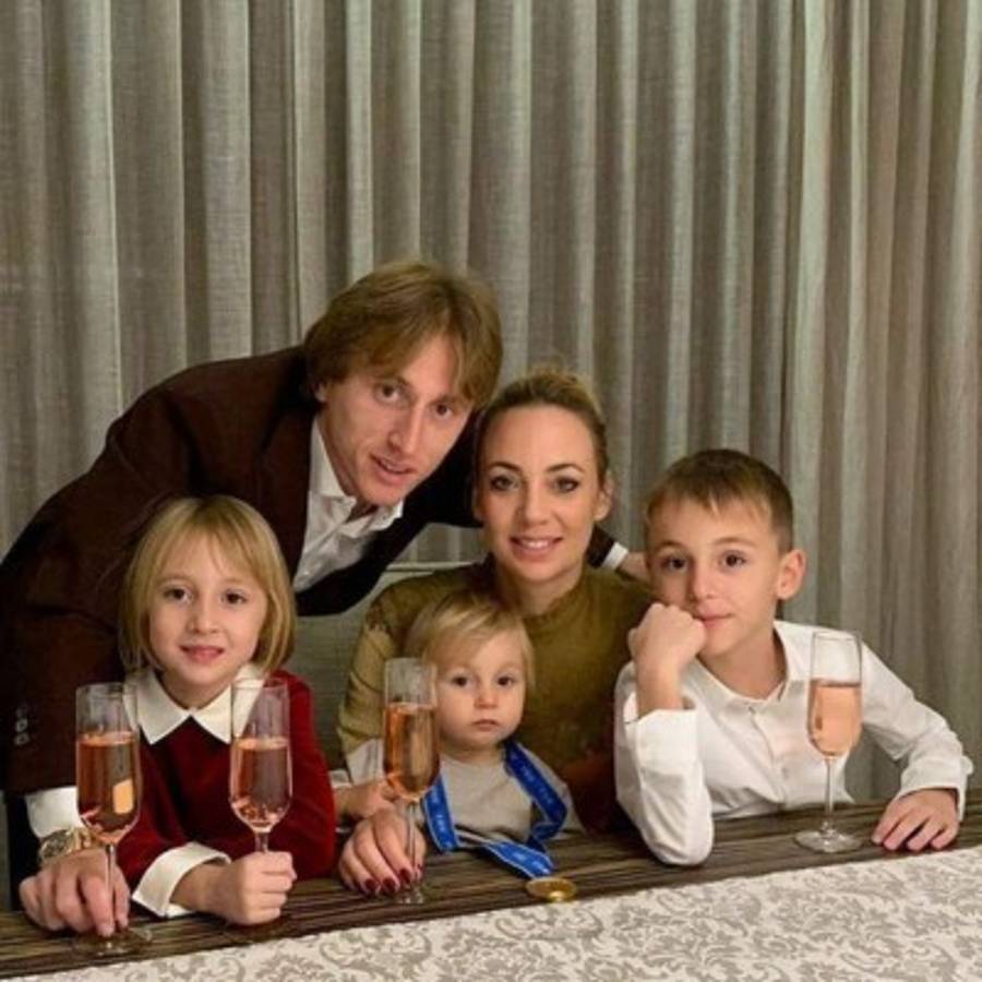 Reciben el 2019: Neymar con 26 mujeres, Zidane en familia ¿Y Dembélé?