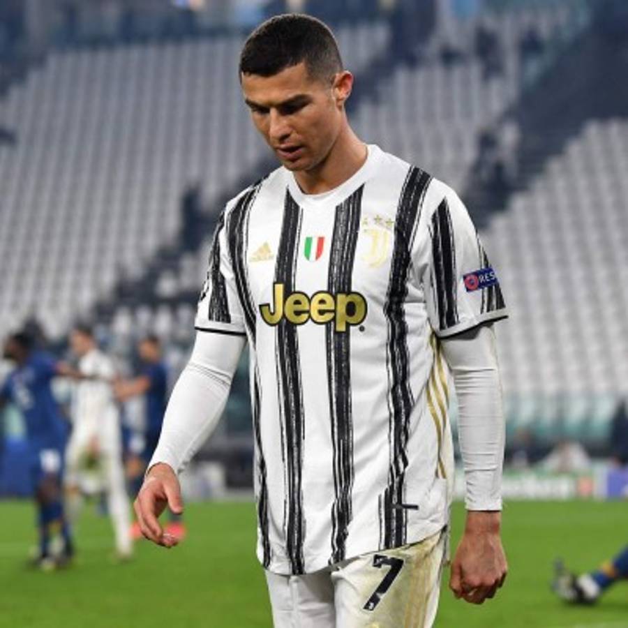 Solo, impotente y con un golpe: La frustración de Cristiano Ronaldo tras eliminación de la Juventus en Champions