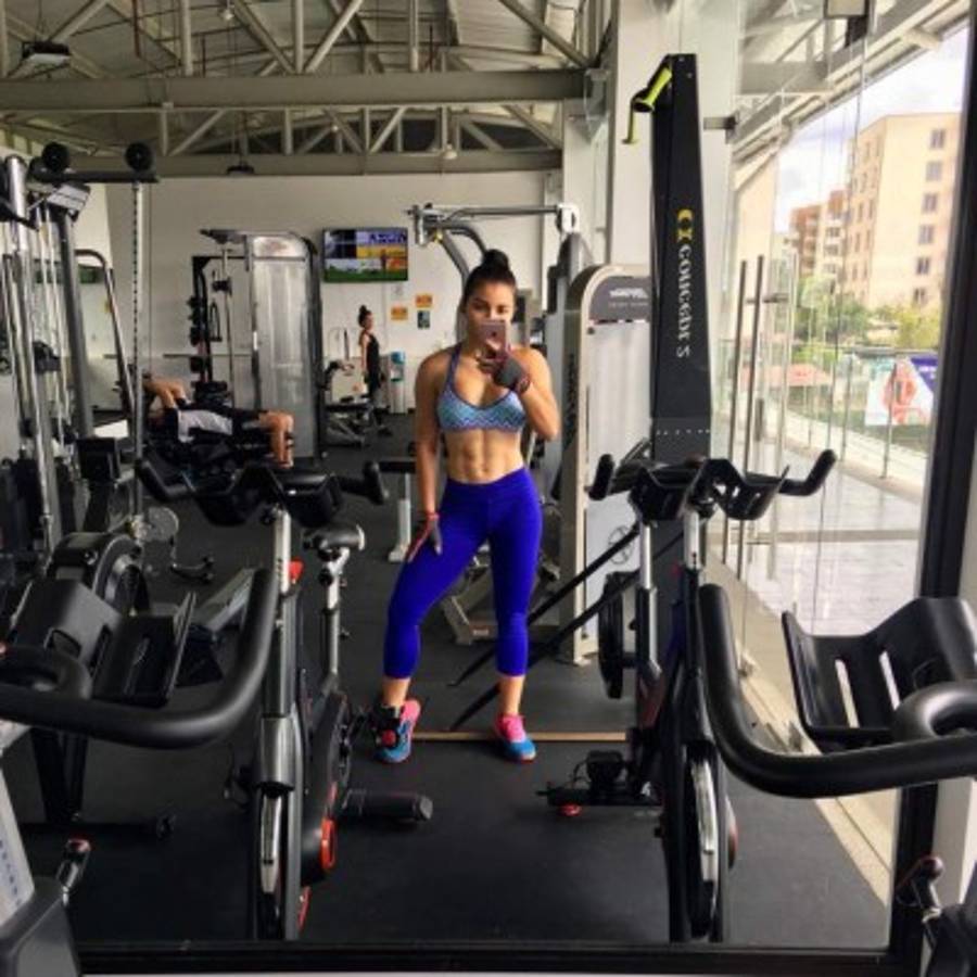 Jacqueline Segura, la hermosa 'moradita' que engalana el Ricardo Saprissa