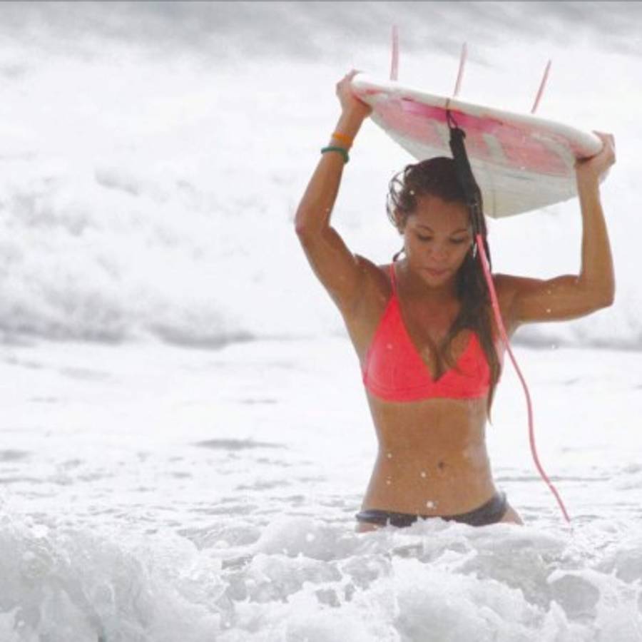 Verónica Angulo, la bella reportera deportiva tica amante del Surf