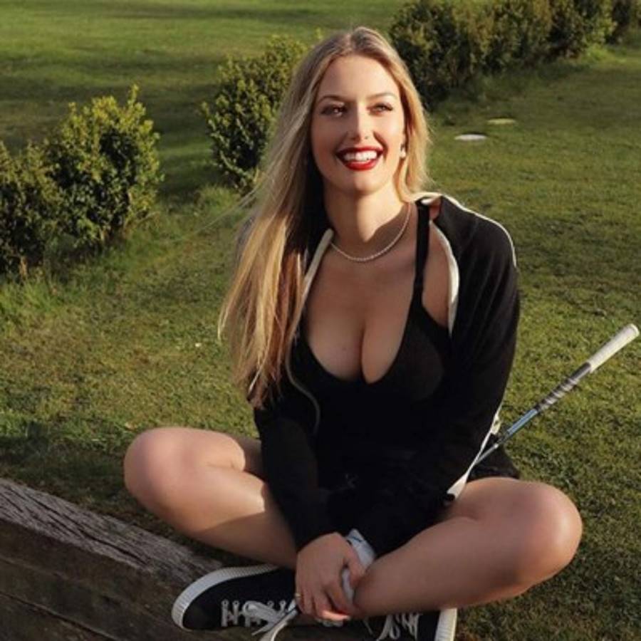 Increíble transformación: De sexy golfista viral de día a 'chica del ring' de boxeo por la noche   