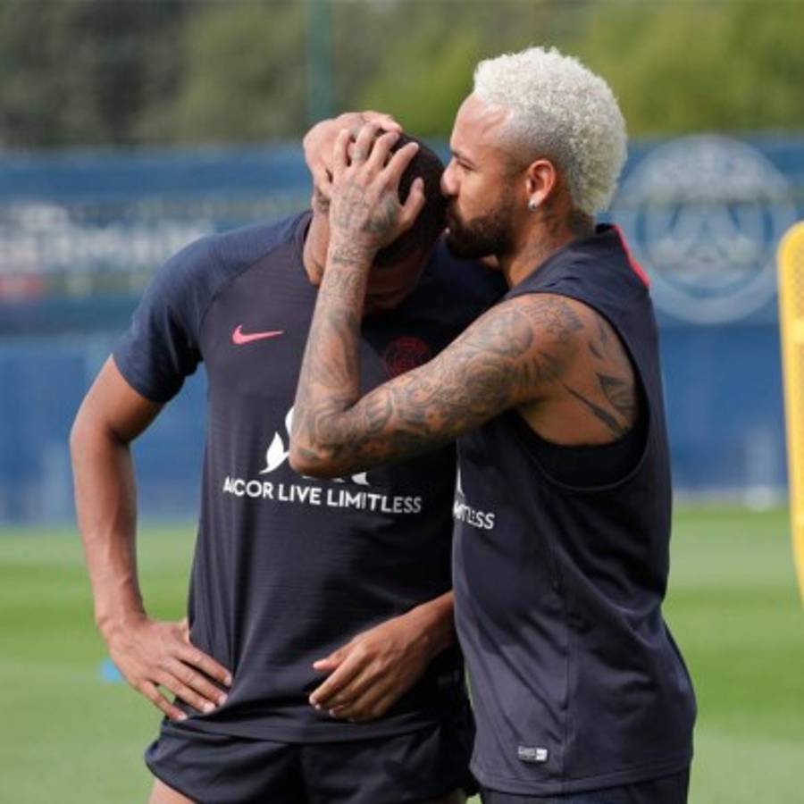 Fotos: Primer entreno de Neymar con el grupo del PSG y así fue recibido tras pedir su salida