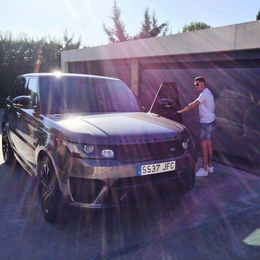 ¡Georgina le regaló una joya más! Asciende la impresionante colección de carros de Cristiano Ronaldo: un garaje galáctico