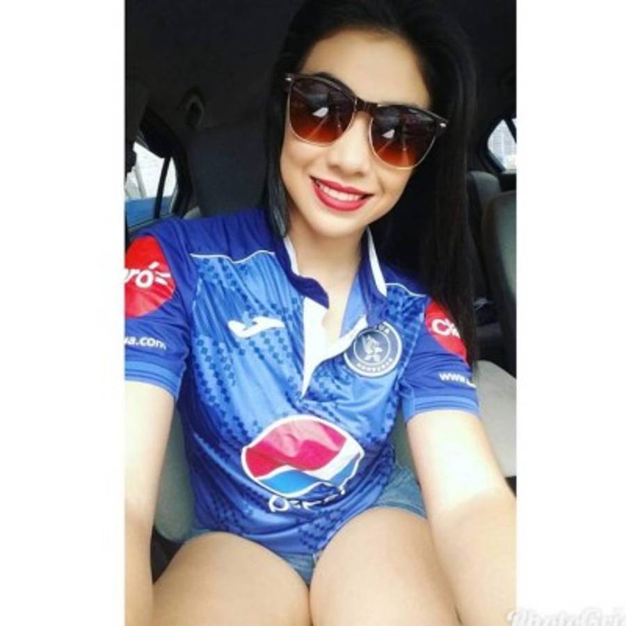 Conductora del programa MotaguaTV es acusada de ser fan del Real España