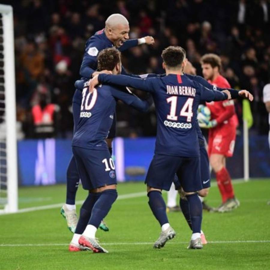 Para ser leyenda no necesitas mucho: El gran gesto de Mbappé con un niño en pleno partido del PSG    