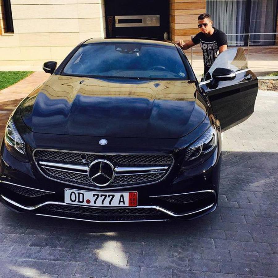 ¡Georgina le regaló una joya más! Asciende la impresionante colección de carros de Cristiano Ronaldo: un garaje galáctico