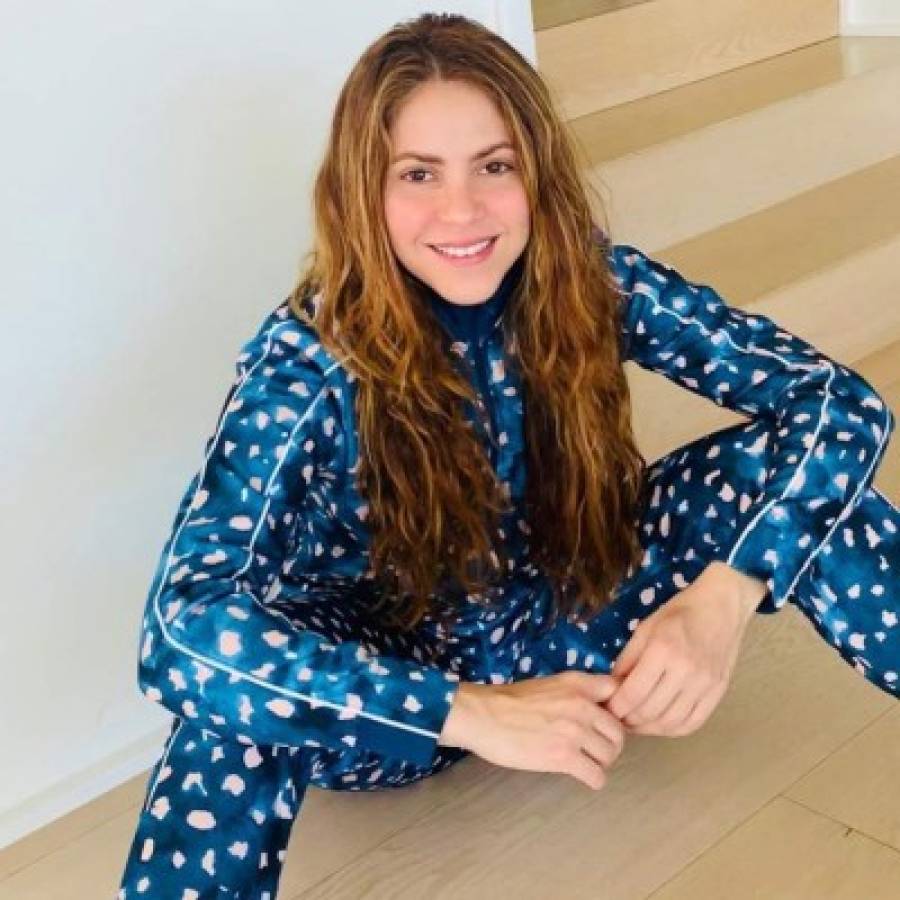 Shakira, pareja de Piqué, enciende Instagram con tres ardientes fotos en traje de baño