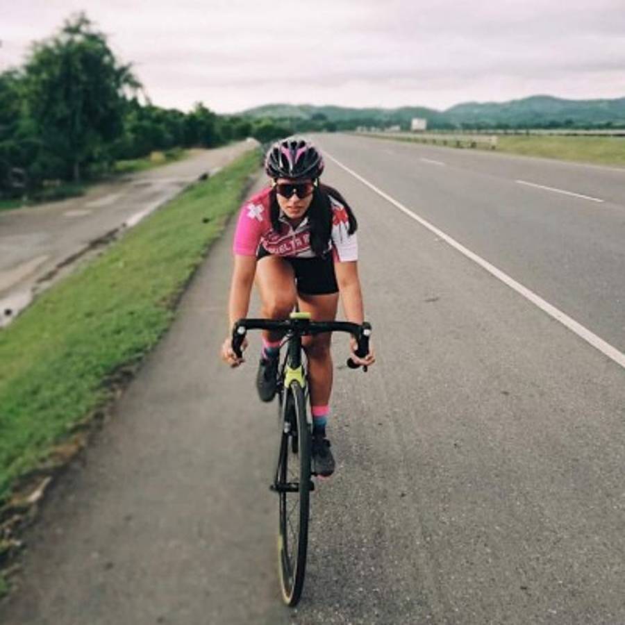 Alexandra Cruz, la hermosa ciclista hondureña que motivó a Tabaré Alonso a visitar San Pedro Sula