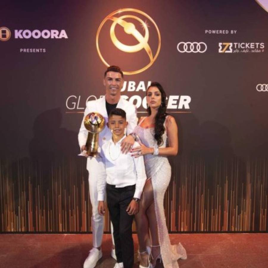 Georgina Rodríguez deslumbra en la gala de los premios Globe Soccer Awards con un sensual vestido