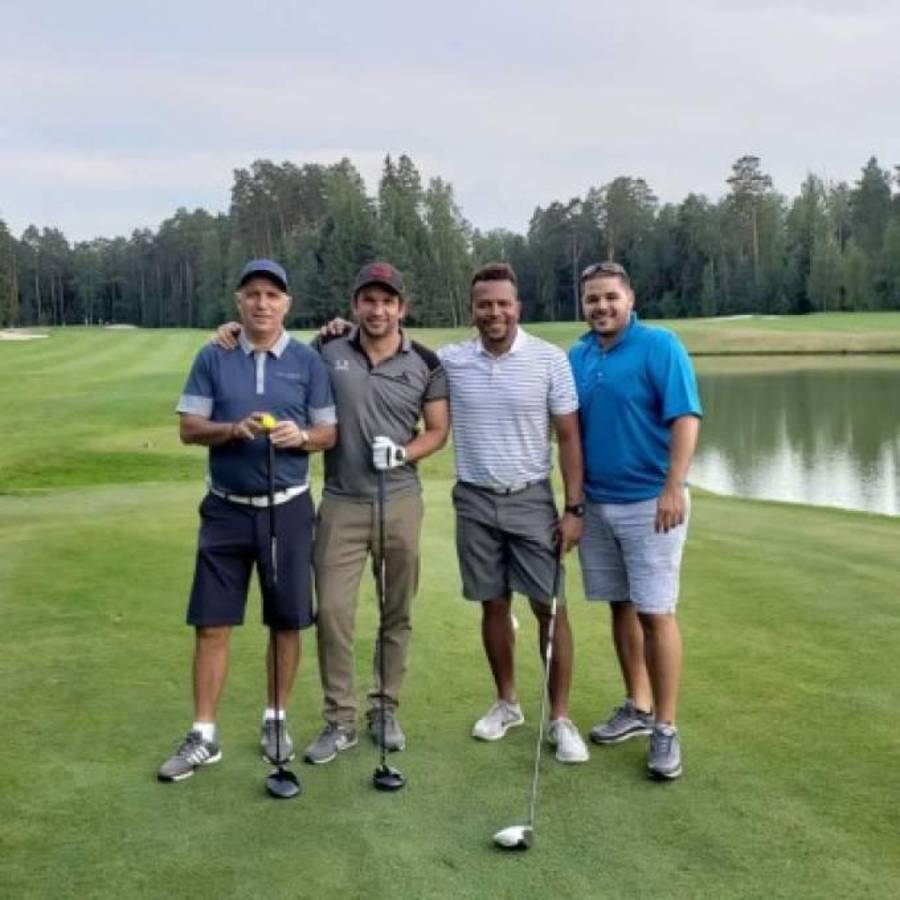 Carlos Pavón, Hristo Stoichkov y Donald Trump se la pasan de maravilla en un mano a mano jugando al golf