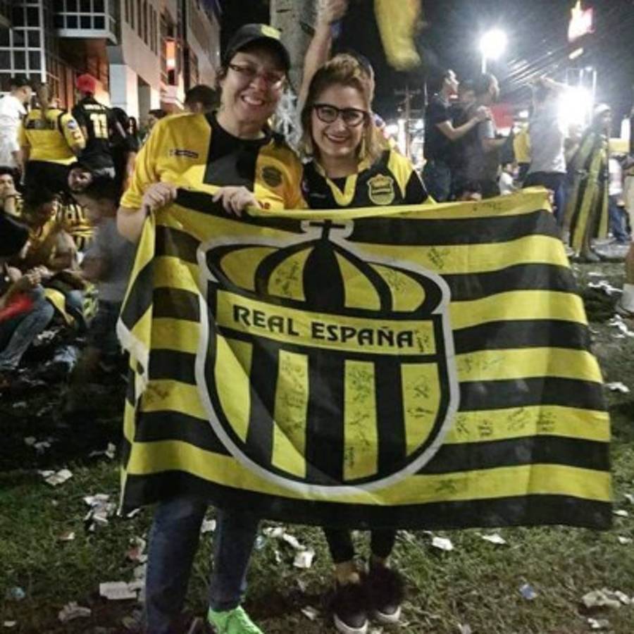 FOTOS: Así festejaron la Copa 12 las guapas aficionadas de Real España