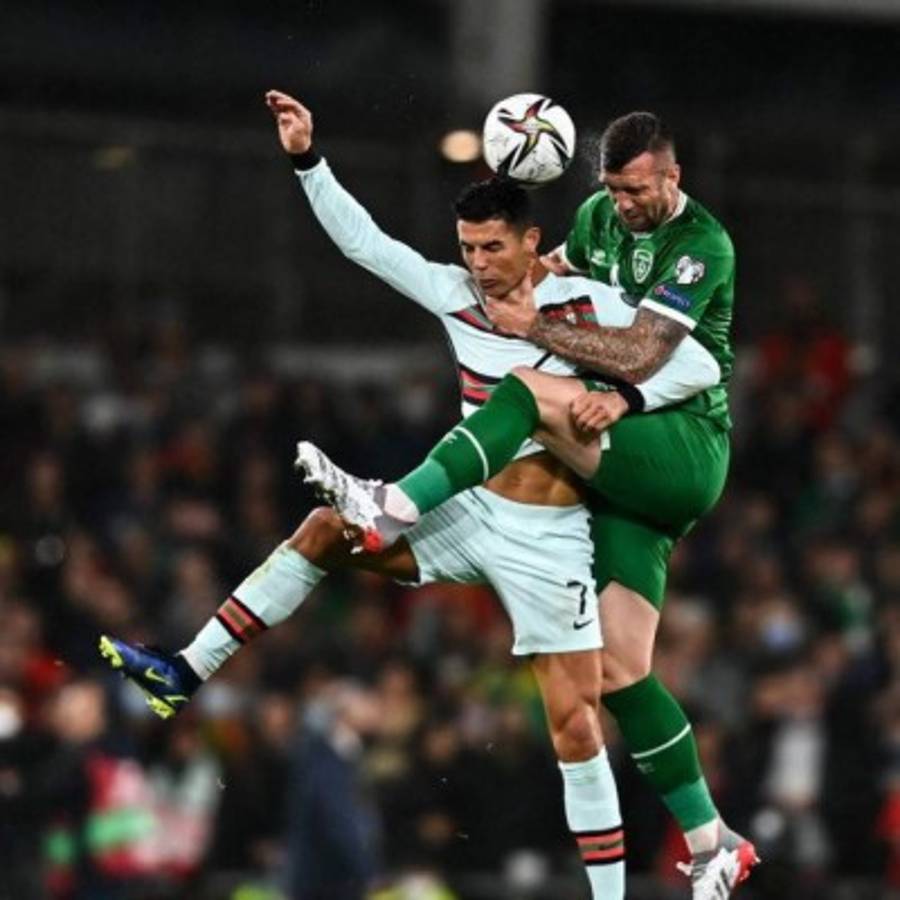 Niña corre llorando buscando a Cristiano Ronaldo y así reaccionó el portugués; Goretzka recibe patada criminal