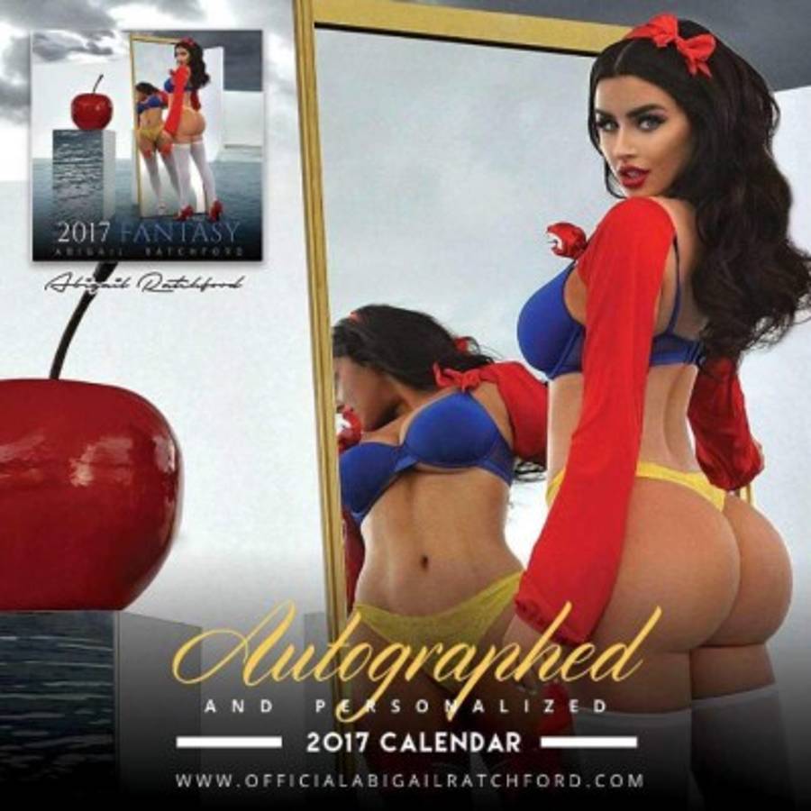 ¡De infarto! La exfutbolista más sexy arrasa con su calendario para 2017