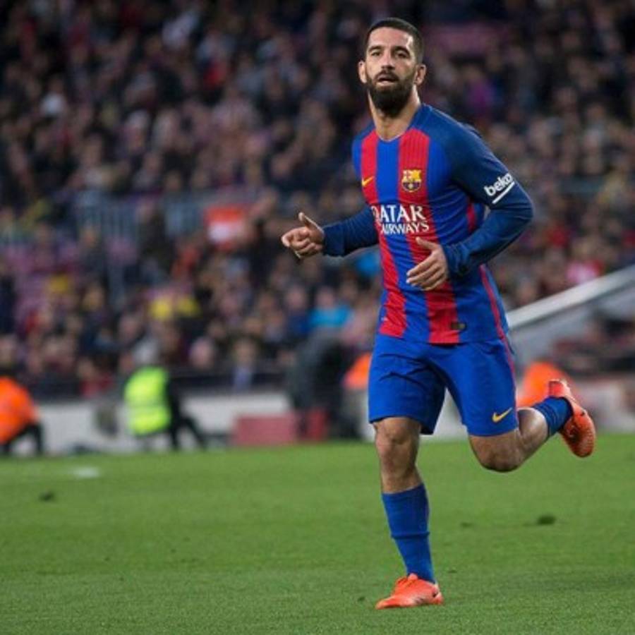 REVOLUCIÓN: Los jugadores que se marcharían del Barcelona y Real Madrid