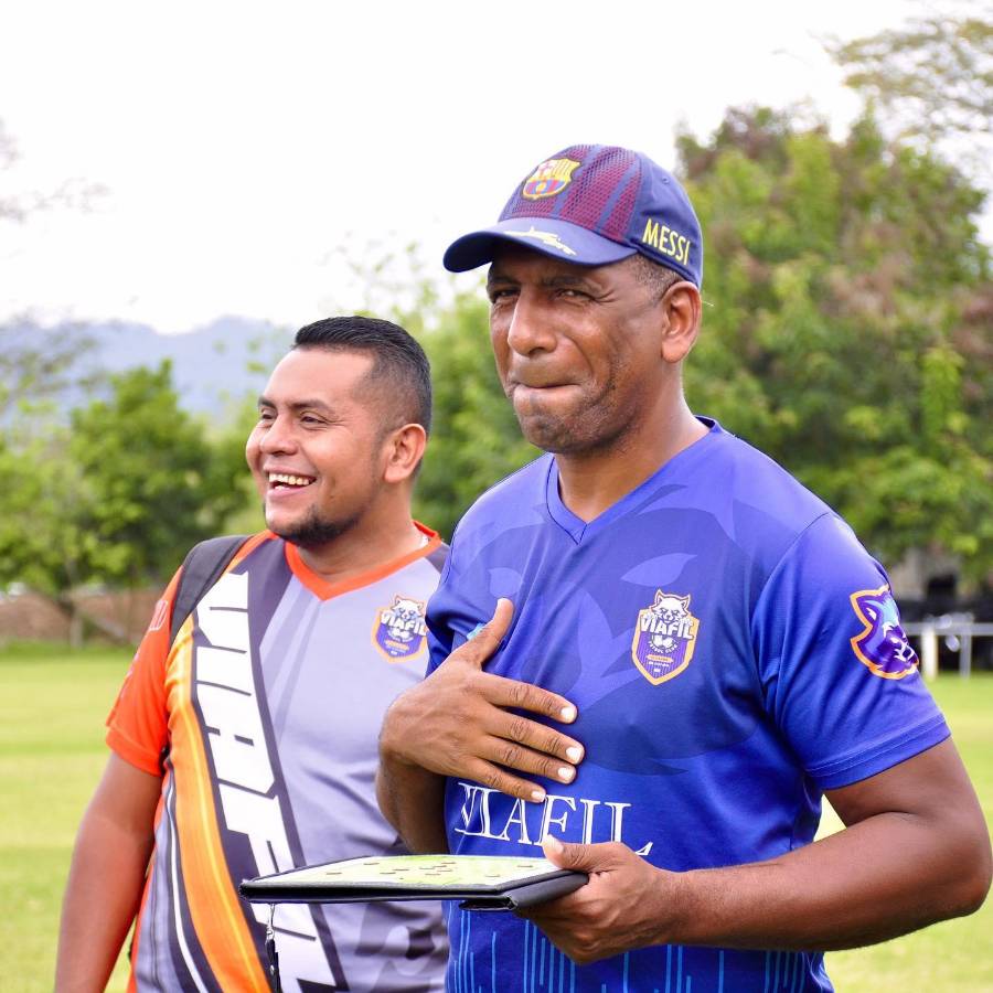 ¿Cómo lucen? Equipo burocrático ficha exseleccionados nacionales retirados y arman 11 titular de lujo