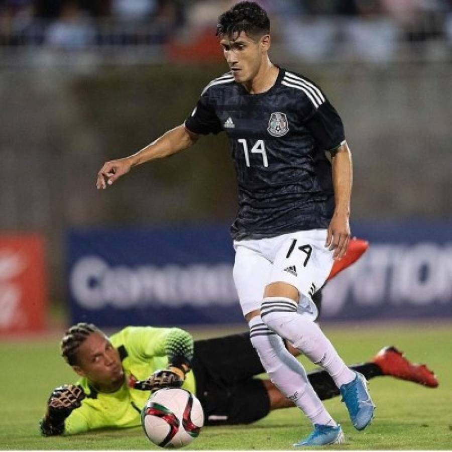 NO SE VIO: Cachetada del árbitro al Chucky Lozano y el gesto de Héctor Herrara en la goleada de México a Bermudas