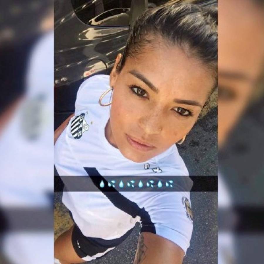 ¡EXPLOSIVA! La futbolista del Santos de Brasil con cuerpo de súper modelo