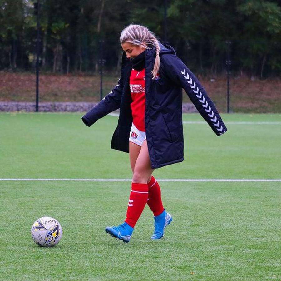 La echaron de su club por un video, se hizo millonaria en OnlyFans y regresa al fútbol después de seis años