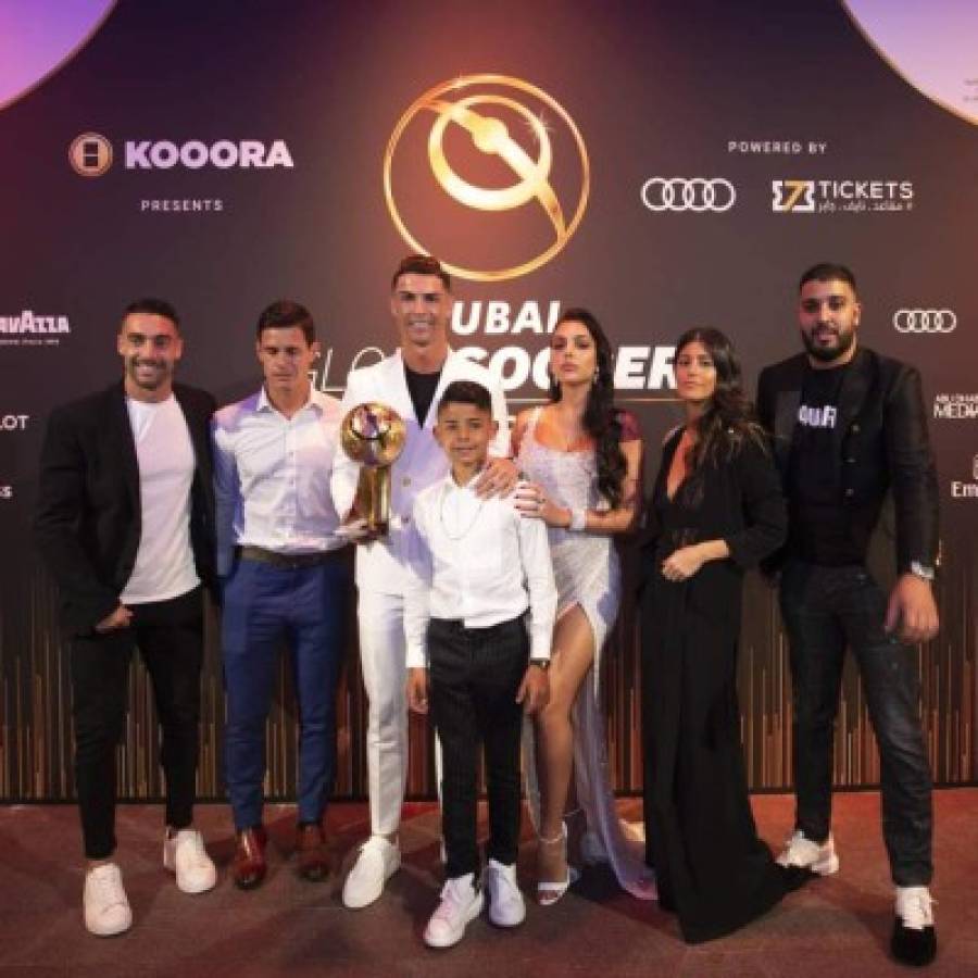 Georgina Rodríguez deslumbra en la gala de los premios Globe Soccer Awards con un sensual vestido